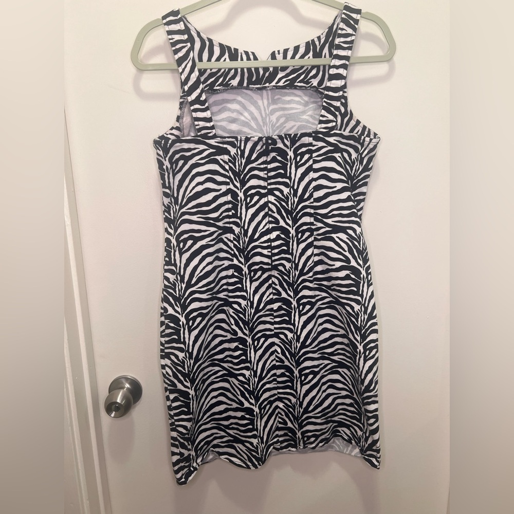 California Concepts Vintage Zebra Print Sleeveless Pencil Dress. - Picture 2 of 8